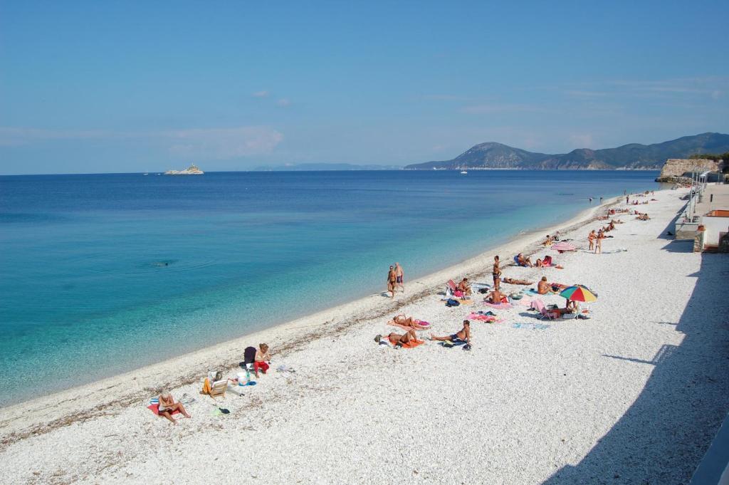 Hotel Villa Ombrosa Portoferraio Quarto foto