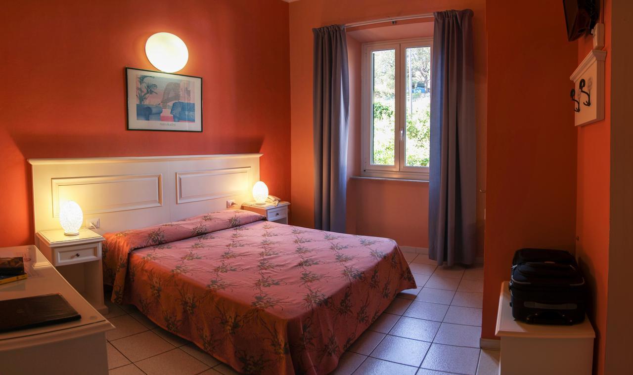 Hotel Villa Ombrosa Portoferraio Quarto foto