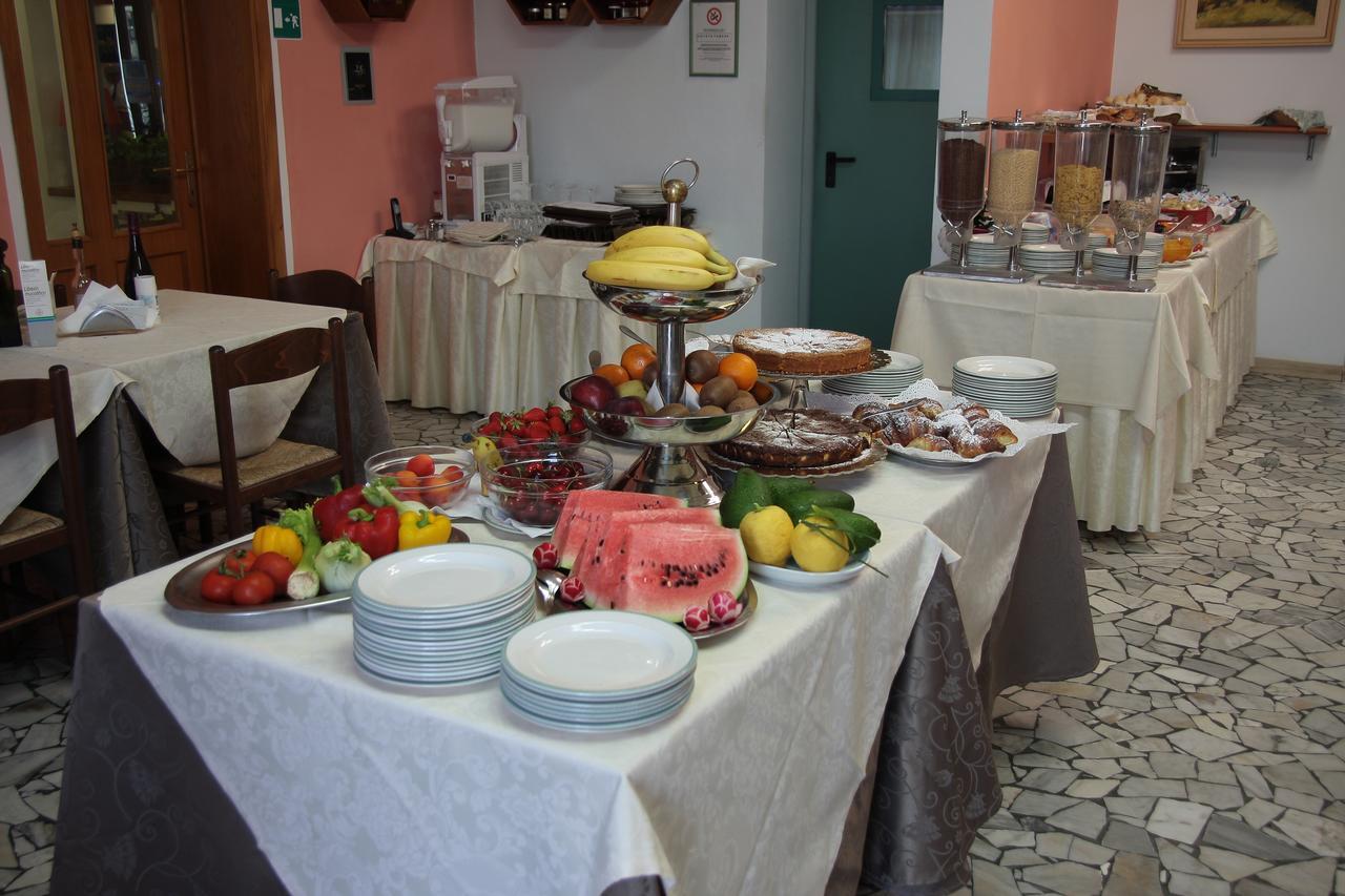Hotel Villa Ombrosa Portoferraio Quarto foto