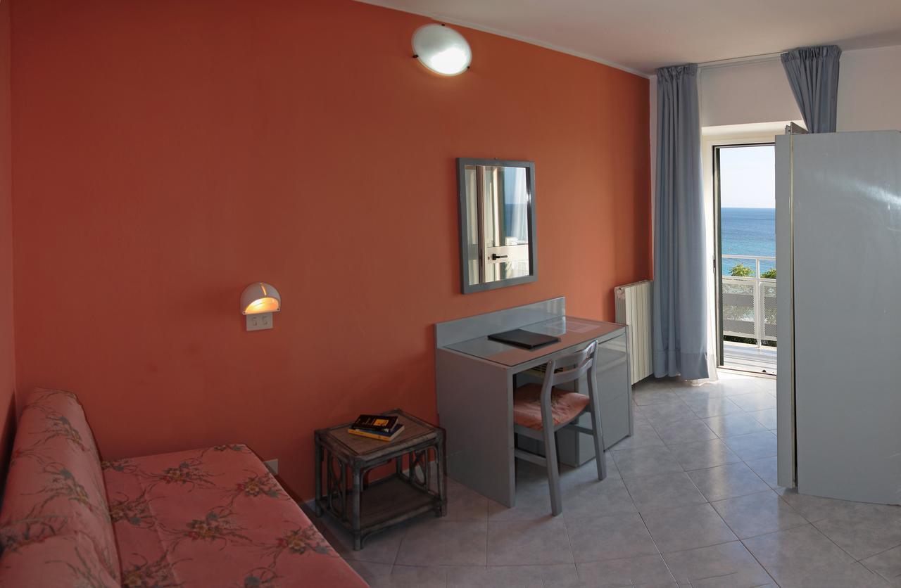 Hotel Villa Ombrosa Portoferraio Quarto foto
